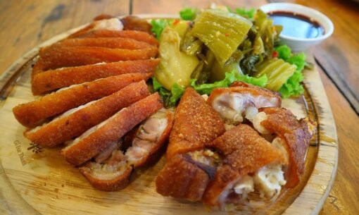 Móng giò chiên mắm