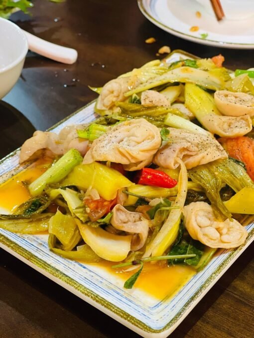 Khấu đuôi xào dưa chua